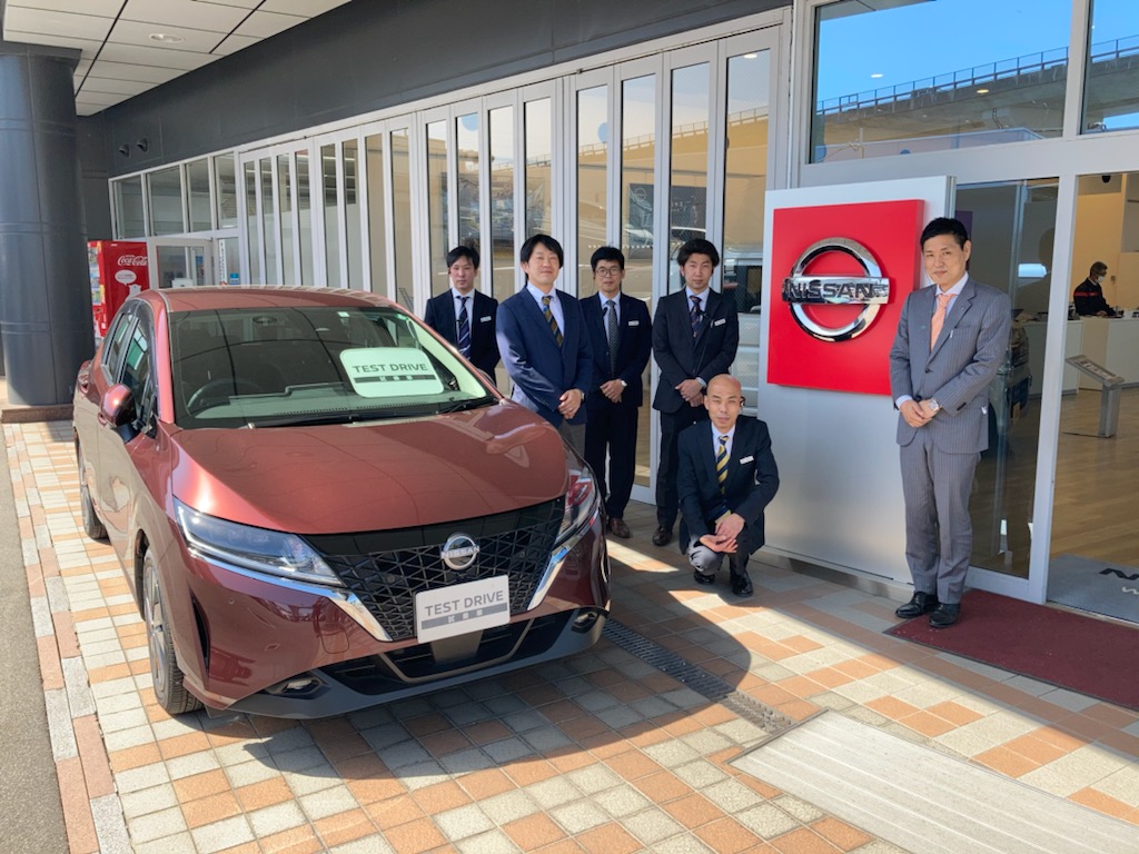 京都日産自動車株式会社 カーメッセ久御山 スタッフ写真